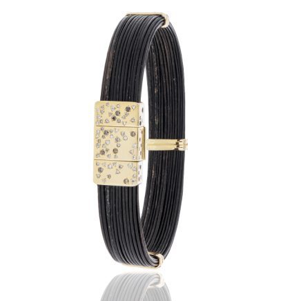 Bracelet en poil d'éléphant, diamants, rubis, émeraude et saphir, réalisé pour Madlords